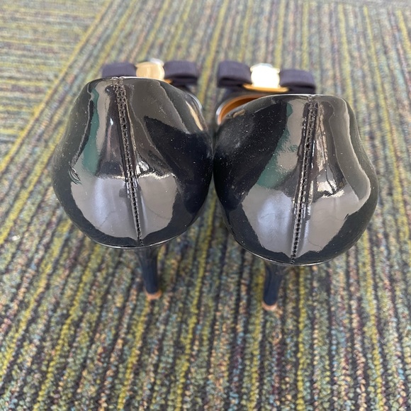 Salvatore Ferragamo Tina Pump with patent leather - Picture 6 of 8